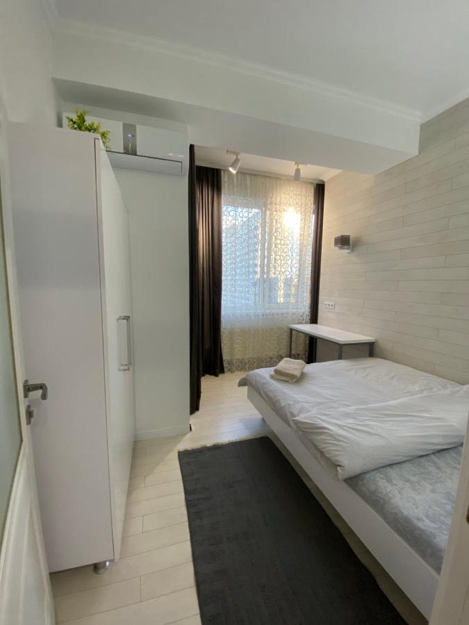 New Double Room Luxury Apartment In The Center Chisinau Bagian luar foto